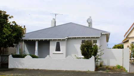 Spacious 4 bedroom home in St Kilda - Photo 3