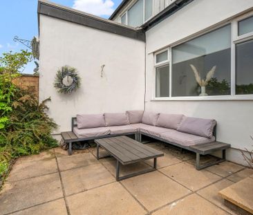 3 bedroom semi-detached house to rent - Photo 2