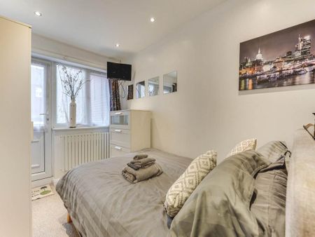 5 bedroom detached house to rent - Photo 4