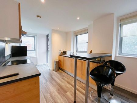 2 bedroom Flat To Let - Photo 2