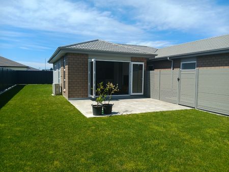 Meech Way, Frimley - Photo 3