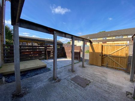 3 bedroom end of terrace house to rent - Photo 2