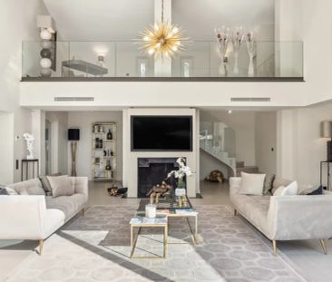 Superbe villa rénovée dans un écrin de verdure - 5 chambres - Photo 5