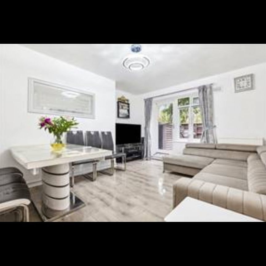 3 Bed Flat, Cluse Court, N1 - Photo 1