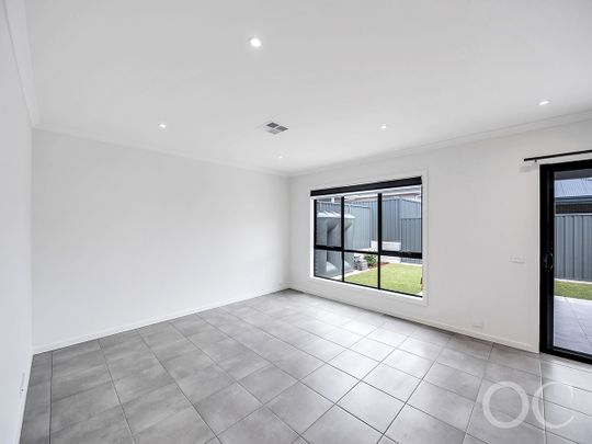 Open the Door to Light, Space & Low-Maintenance Luxury - Photo 1