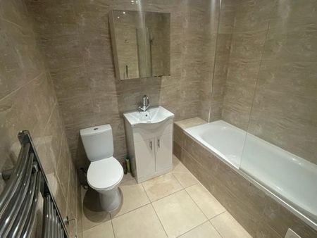 3 bedroom flat to rent - Photo 3