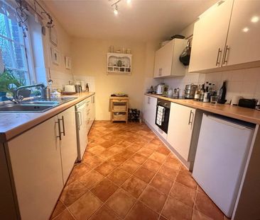 Pretty brick and flint end of terrace cottage in a secluded part of... - Photo 6