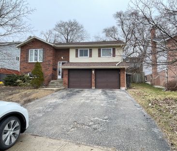 Detached Home For Lease | S8117012 - Photo 1