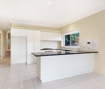 Contemporary Comfort and Prime Position in the Heart of Essendon - Photo 4