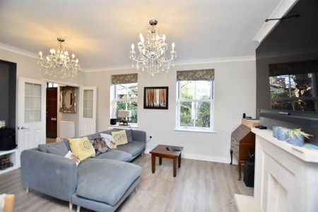 5 bedroom detached house to rent - Photo 2