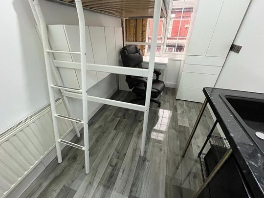 Studio Flat, Victoria Park, M14 - Photo 1