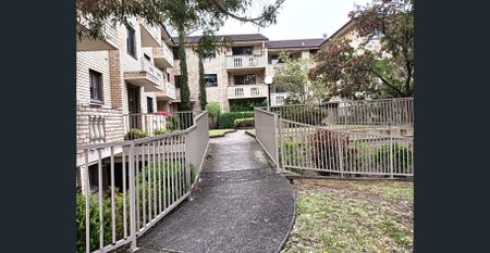 This newly renovated and immaculately presented apartment - Photo 4