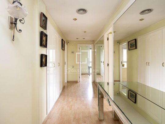 Piso amueblado de 4 habitaciones en alquiler en Sarrià con vistas panorámicas a toda Barcelona - Photo 1