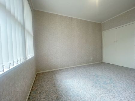 Sunny cozy two bedroom unit in a sought-after Royal Oak. - Photo 5