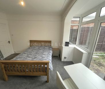 Newcombe Road, Southampton - Photo 2