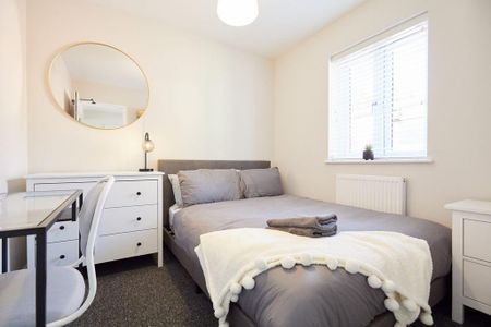 6 bedroom semi-detached house to rent - Photo 2