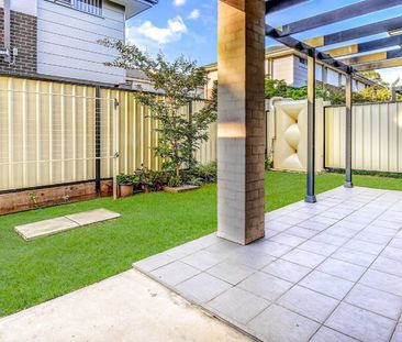 Modern family townhouse in a convenient St Marys location - Photo 5