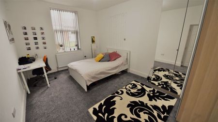 2 bedroom Flat in Kelso Street, Leeds - Photo 3