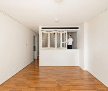 “Urban living in the renowned 'North' building” - Photo 4