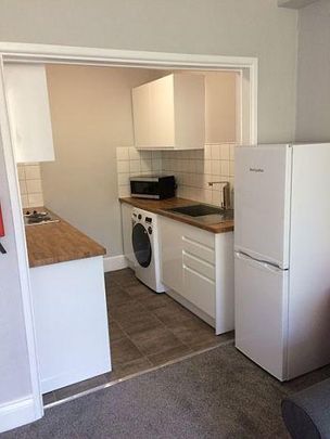 4 bedroom flat to rent - Photo 1