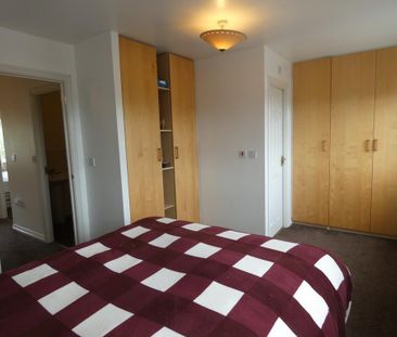 4 bedroom end of terrace house to rent - Photo 4