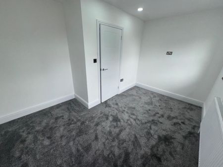 33a Sandy Lane, Wolverhampton, West Midlands, WV6 9EB - Photo 3