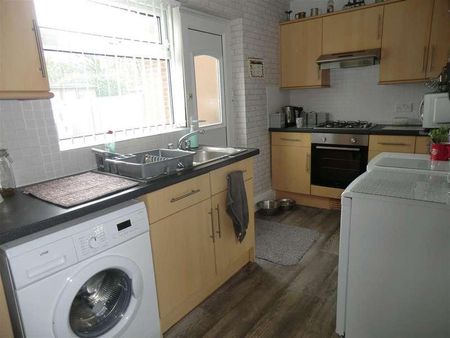 Foredyke Avenue, Hull, HU7 - Photo 4