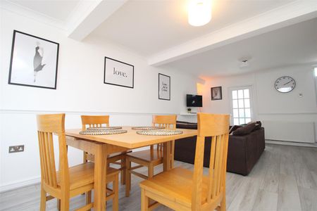 House - End Terrace For Rent Vale Terrace, Tredegar - Photo 4
