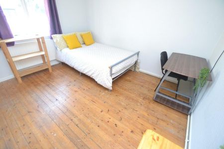 4 bedroom detached house to rent - Photo 3