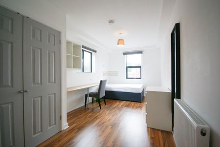 8 bedroom terraced house to rent - Photo 5