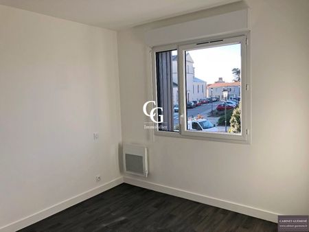 Location Maison 4 pièces 90m² MONTAIGU VENDEE 85600 - Photo 4