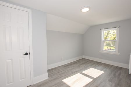 20 Patsy Ave, Welland - All Inclusive 2 Bedroom Upper Unit - Photo 2