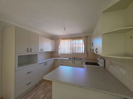 Beautifully Maintained Ground-Floor Villa - Photo 5