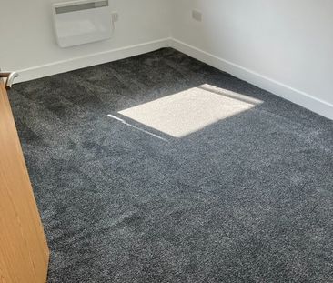 2 Bed Flat, Kirk Beston Close, LS11 - Photo 2