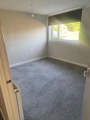 4 bedroom detached bungalow to rent - Photo 3