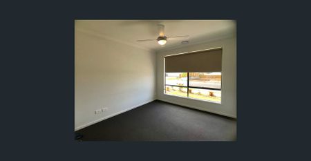 Modern Family Living in Convenient Redbank Location – Available 9 March - Photo 4