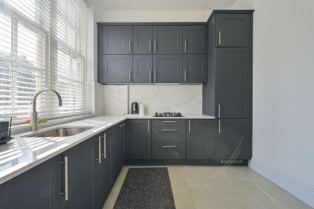 3 bedroom flat to rent - Photo 4