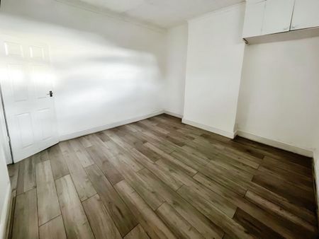 4 bedroom apartment to rent - Photo 4