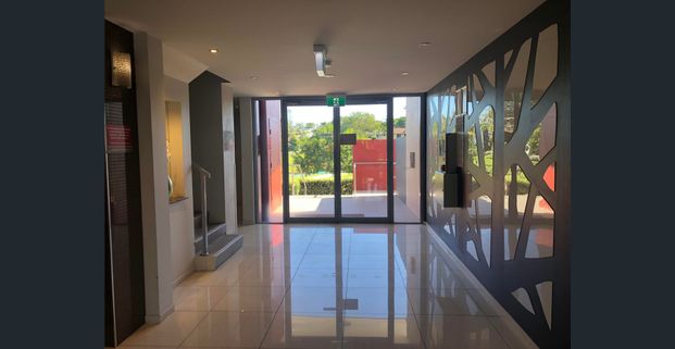 Spacious 2 bedroom 2 bathroom living - Photo 1