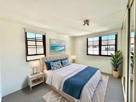 Immaculate Top-Floor Apartment in a Prime Lifestyle Location - Photo 5