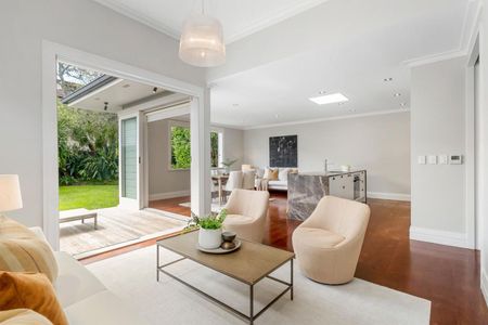 Immaculately presented Character Home - Photo 2