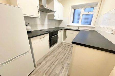 Manor Road, BOURNEMOUTH - Photo 5