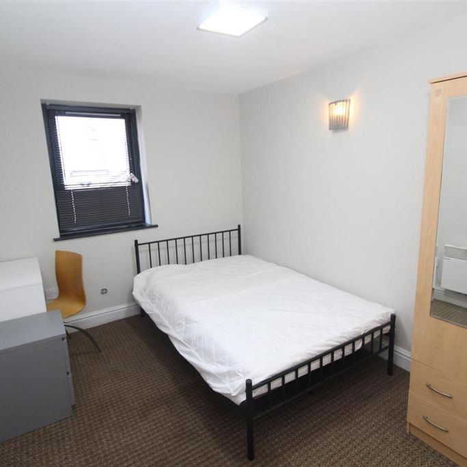 6 bedroom flat to rent - Photo 1