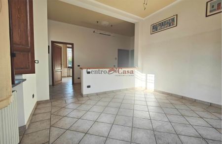 Luminoso appartamento piano terra con 2 camere e resede privata - Photo 5