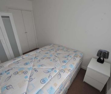 3 bedroom flat to rent - Photo 5