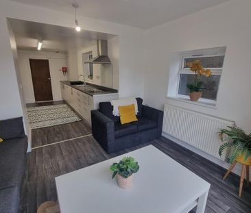 1 bedroom in a house share to rent - Photo 2
