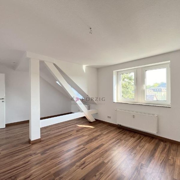 Wunderschöne DG-Wohnung mit Einbauküche und Balkon - Foto 1