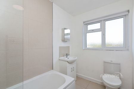 3 bedroom maisonette to rent - Photo 4
