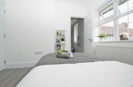 Room in a Shared House, Bentworth Road, W12 - Photo 5