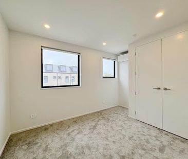 Brand-New Townhouse – Modern Style and Smart Design - Photo 4